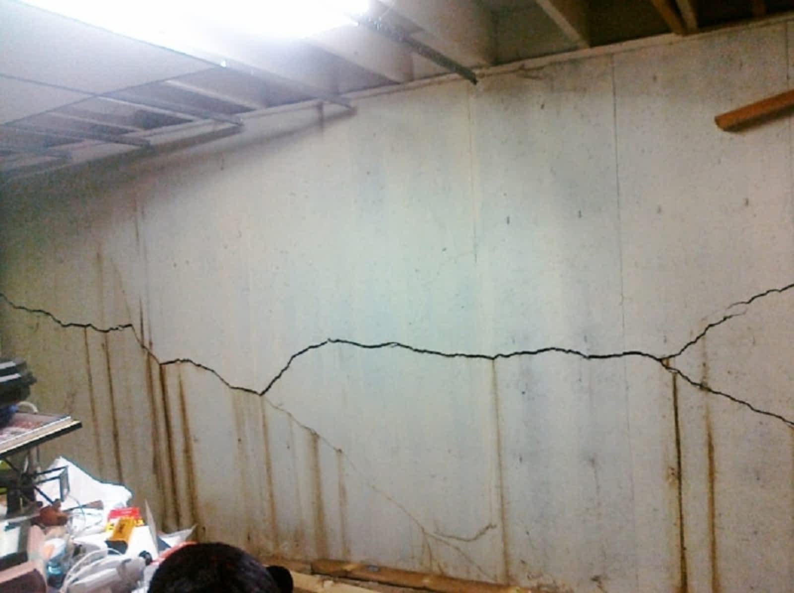 BOWING WALLS-img